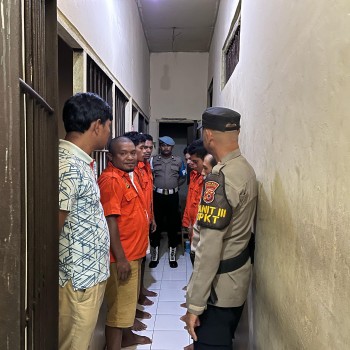 Piket Pawas Polres Buru Selatan Lakukan Pengecekan Tahanan.