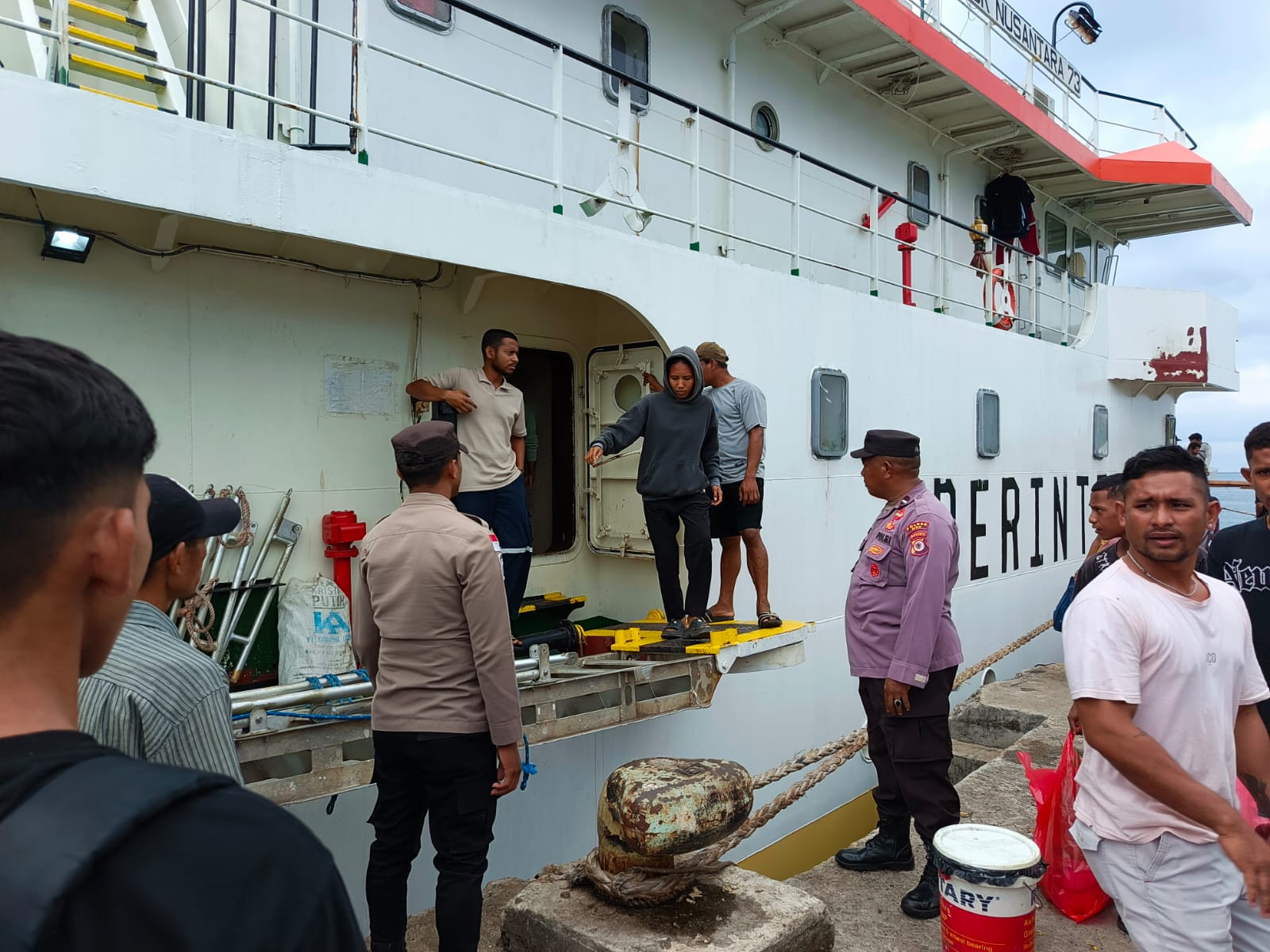 KPPP Polsek Babar Timur Hadir Maksimalkan Pelayanan Masyarakat di Pelabuhan Laut Kroing
