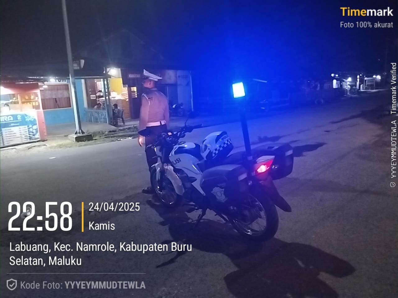 Satlantas Polres Buru Selatan Gelar Patroli Blue Light, Ciptakan Rasa Aman dan Nyaman di Tengah Masyarakat