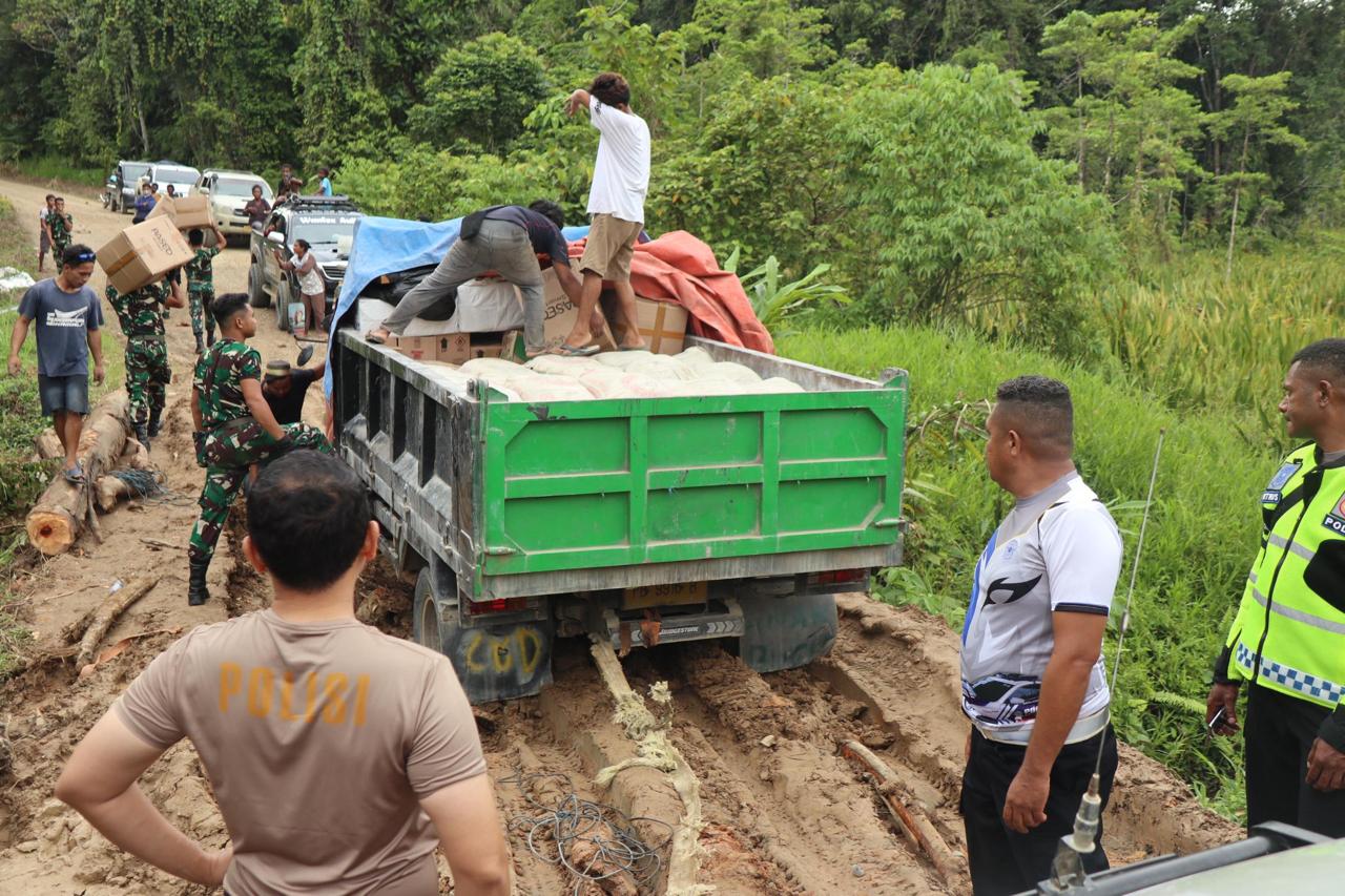 Medan Berat Tak Surutkan Langkah Tim Operasi AB Moskona 2025 dalam Misi Kemanusiaan