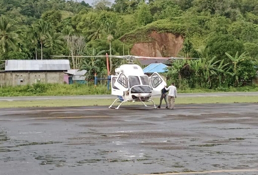 Helikopter Polri Dikerahkan dalam Misi Kemanusiaan Pencarian IPTU Tomi Samuel Marbun di Operasi AB Moskona 2025