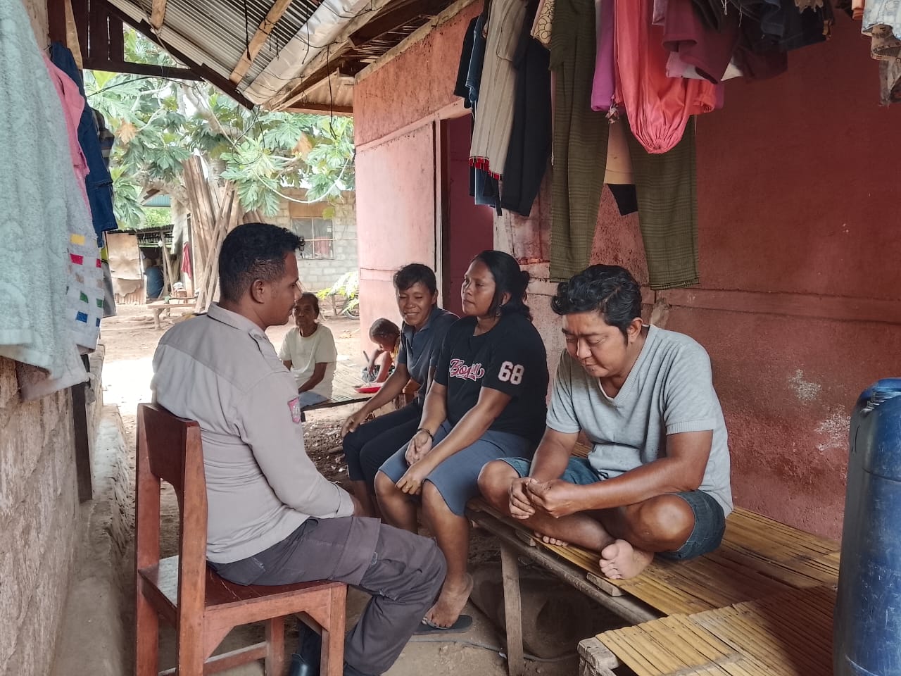 Bhabinkamtibmas Aipda Baumase Sosialisasikan Kamtibmas, Minta Warga Jaga Stabilitas Kamtibmas