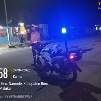 Satlantas Polres Buru Selatan Gelar Patroli Blue Light, Ciptakan Rasa Aman dan Nyaman di Tengah Masyarakat