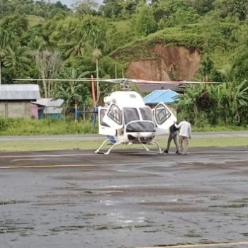Helikopter Polri Dikerahkan dalam Misi Kemanusiaan Pencarian IPTU Tomi Samuel Marbun di Operasi AB Moskona 2025