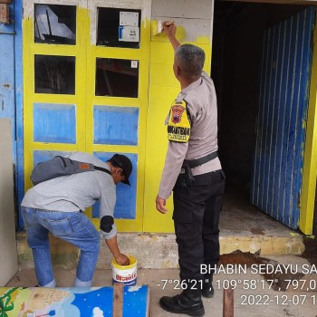 Anggota Polres Wonosobo Renovasi 3 Warga Tak Layak Huni di Desa Wonosobo