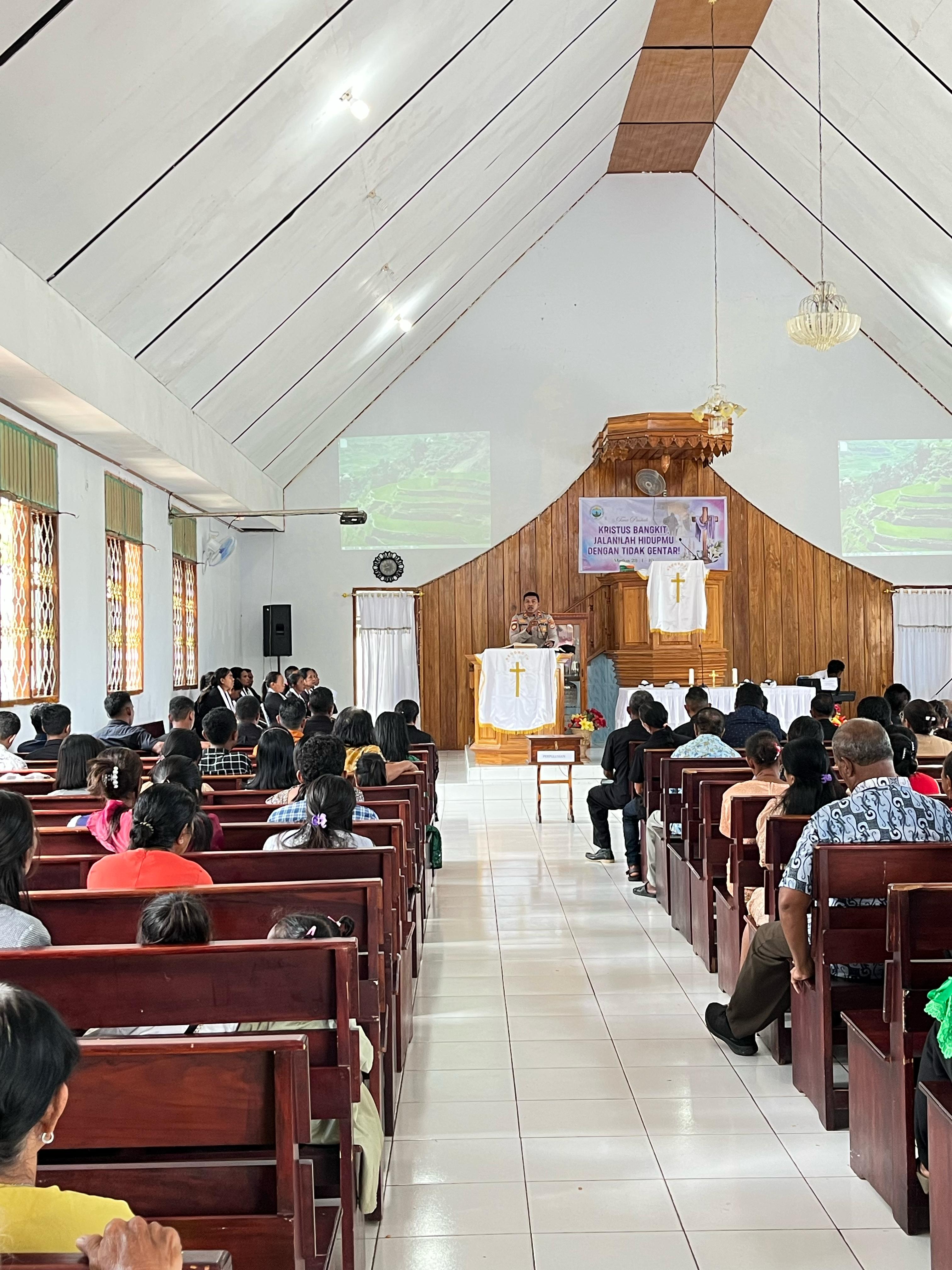 Kapolsek Wetar Gelar Safari Kamtibmas di Gereja Demi Wujudkan Stabilitas Kamtibmas