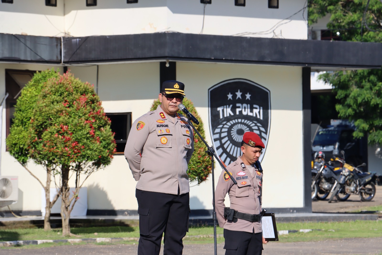 Pimpin Apel Pagi, Kapolres SBT Ingatkan Jaga Kekompakan