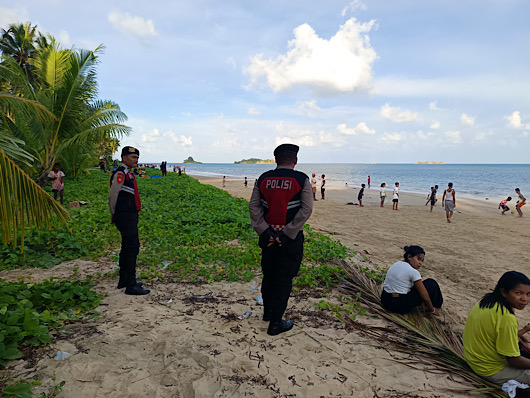 Sat Samapta Polres Kepulauan Tanimbar Patroli ke tempat Wisata, pantau aktivitas Masyarakat
