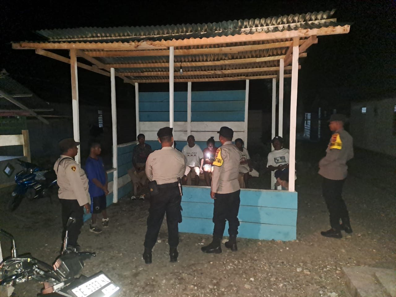 KRYD Malam Polsek Taniwel Timur Ciptakan Rasa Aman.