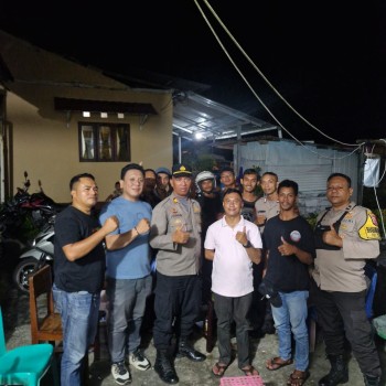 Kapolsek Nusaniwe Jalin Silaturahmi dan Edukasi Kamtibmas Bersama Warga Airsalobar