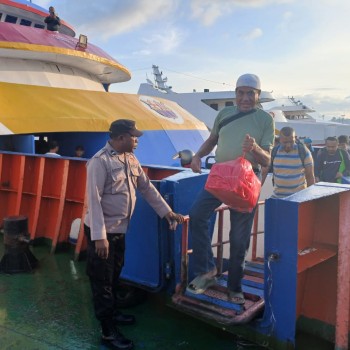 Polsek KPYS lakukan Pengamanan Kedatangan KM. Barcelona 01 di Pelabuhan Slamet Riyadi Ambon