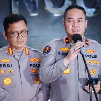 Satgas AB Moskona 2025 Selamatkan Ketua Komnas HAM Papua Saat Operasi Pencarian Iptu Tomi Marbun di Sungai Rawara