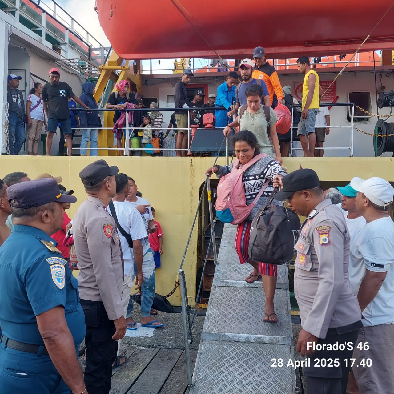 Polsek KPYS Lakukan Pengamanan Kedatangan KM Sabuk Nusantara 41 di Pelabuhan Siwabessy Ambon