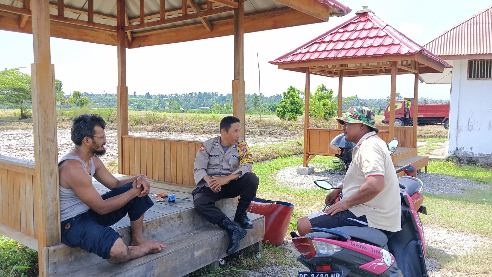 Melalui Giat DDS Bhabinkamtibmas Polsek Kairatu Berikan Pesan Kamtibmas Pada Warga.