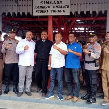 Polsek Saparua dan Polsubsektor Saparua Timur Amankan Kegiatan Pembacaan Visi Misi Calon Raja Negeri Tuhaha