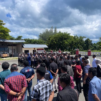 Sigap, Personel Polres Kepulauan Tanimbar diterjunkan cepat ke Selaru lakukan penebalan saat terjadi konflik