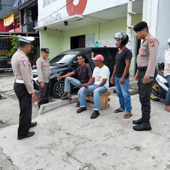 Polsek Baguala Gelar Patroli Cipta Kondisi, Sampaikan Pesan Kamtibmas kepada Warga