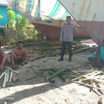 BHABINKAMTIBMAS DESA TABARFANE SAMBANG/DDS PARA NELAYAN.