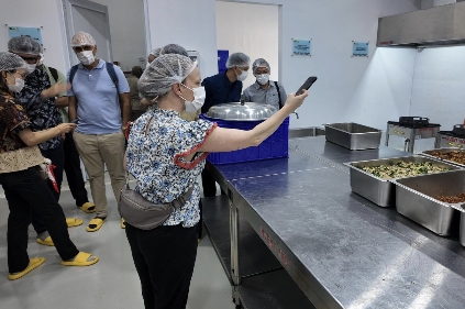 Kunjungan Asian Development Bank, antara Rasa, Gizi dan Keamanan Makanan di SPPG Polri