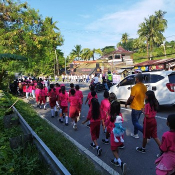 Polsek Baguala Amankan Kegiatan Jalan Santai Sehat Warga Kolose Xaverius Passo