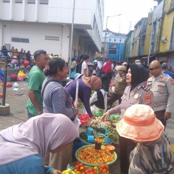 Polresta Ambon Sampaikan Himbauan Kamtibmas Terkait Penertiban Lapak di Pasar Mardika
