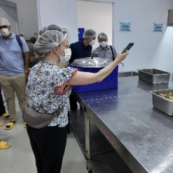 Kunjungan Asian Development Bank, antara Rasa, Gizi dan Keamanan Makanan di SPPG Polri