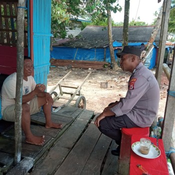 BENTUK KEHADIRAN POLRI DITENGAH MASYARAKAT, BHABINKAMTIBMAS RUTIN SAMBANGI WARGA BINAANNYA