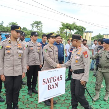 Kapolda Papua Barat Pimpin Apel Konsolidasi Pasca Operasi SAR dan Operasi Alfa Bravo Moskona 2025 di Mapolres Teluk Bintuni