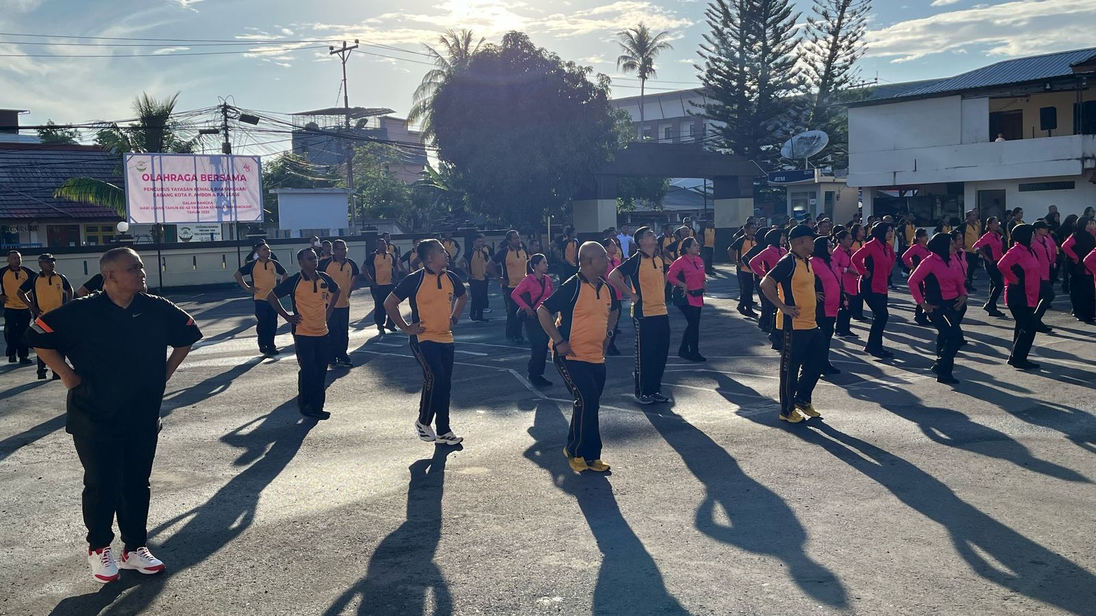 Kapolresta Ambon Pimpin Kegiatan Olahraga Bersama di Lapangan Apel