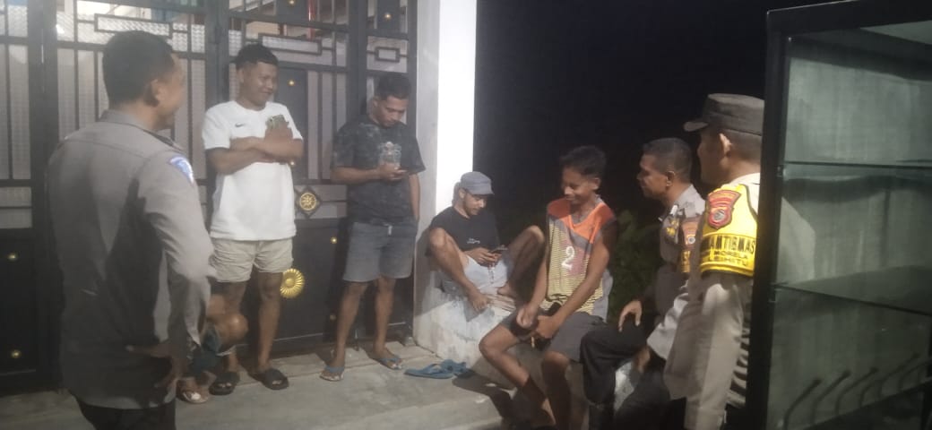Polsek Leihitu Laksanakan Patroli Cipta Kondisi, Sasar Pemuda dan Beri Imbauan Kamtibmas