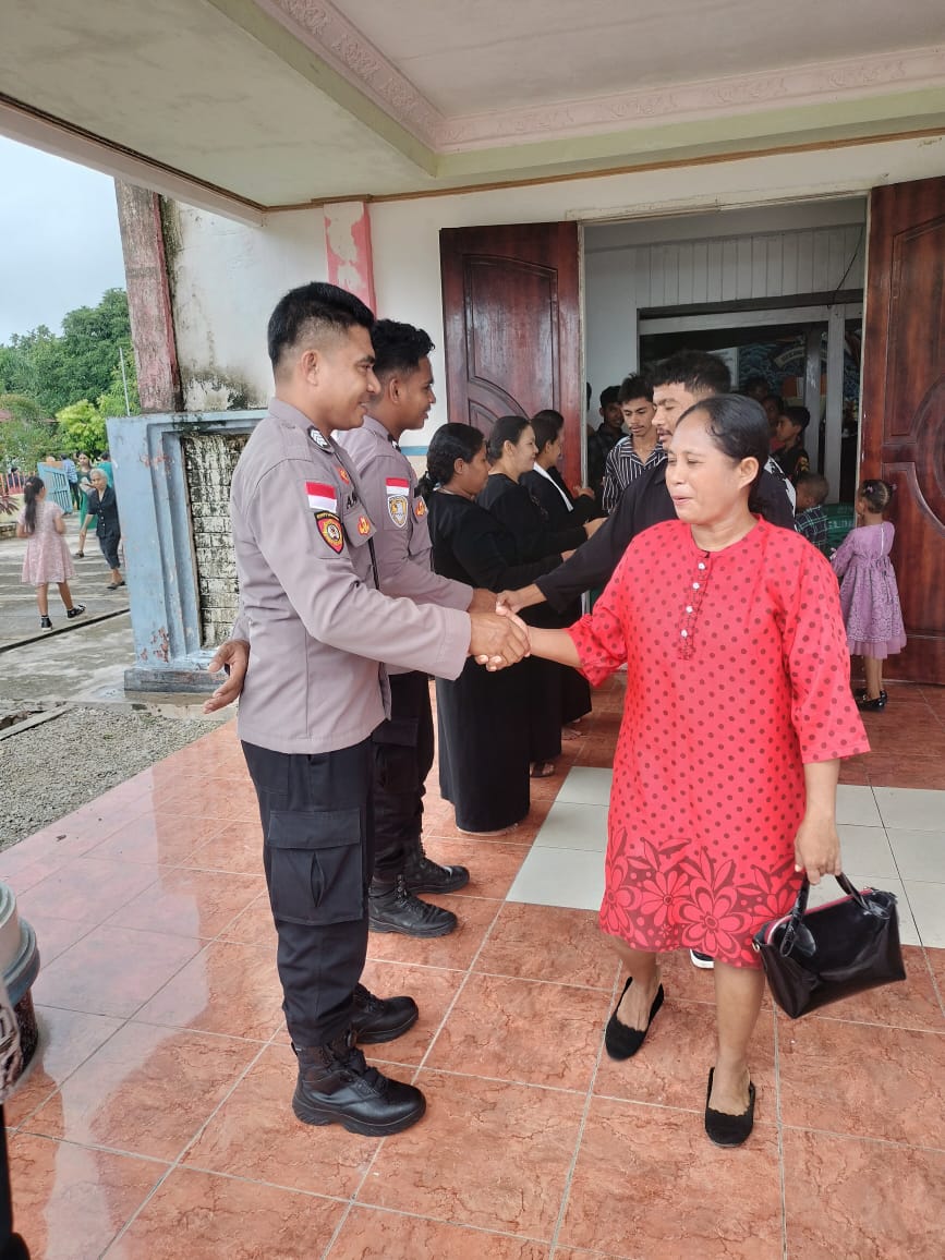 Polsek Serwaru Hadir Lakukan  Pengamanan Ibadah, Makmurkan Tempat Ibadah