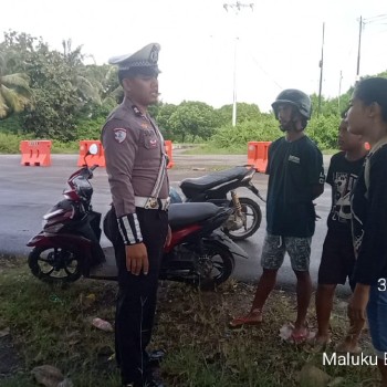 Satuan Lalu lintas Polres MBD Mengedukasi Warga, Utamakan Disiplin Berlalu Lintas