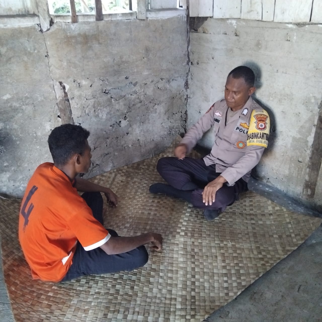 SAMBANG DDS, BHABINKAMTIBMAS DESA LEITING AJAK WARGA DUKUNG PROGRAM KETAHANAN PANGAN.