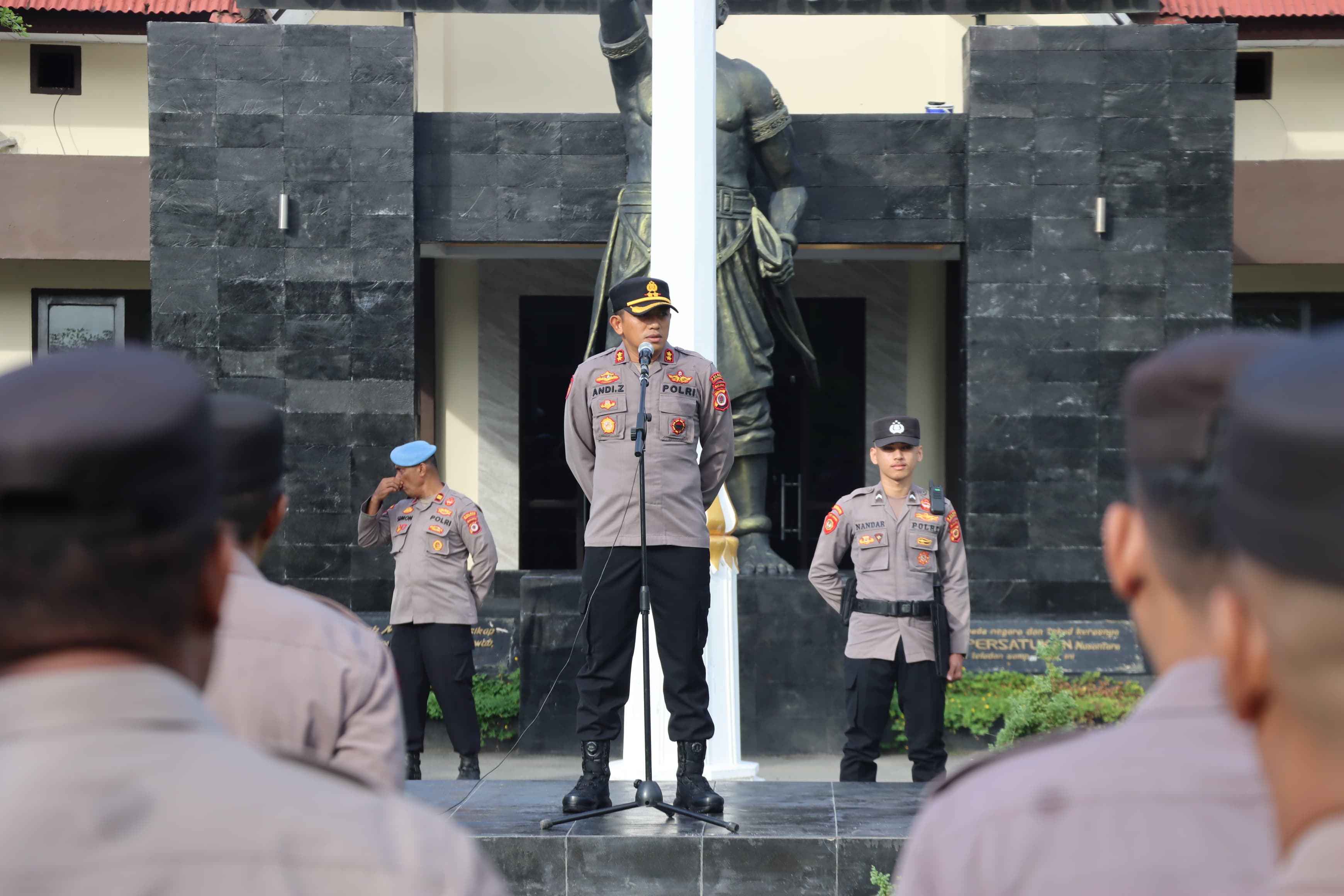 Kapolres SBB Pimpin Apel Pagi, Tekankan Profesionalisme dan Pelayanan Masyarakat