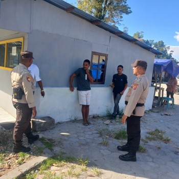Wujudkan Rasa Aman Kepada Warga, Polsek Namrole Lakukan Patroli Sambang Warga Siang Hari.