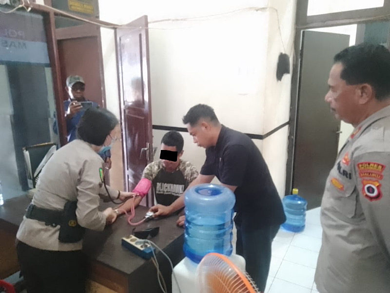 Lakukan pemeriksaan kesehatan, Sidokkes Polres Kepulauan Tanimbar pastikan kesehatan tahanan