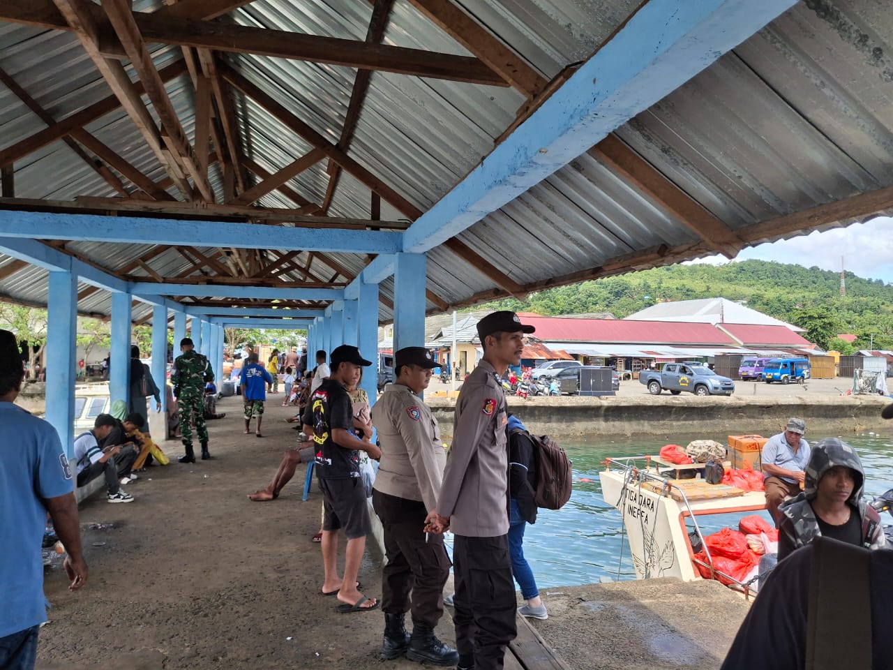 Patroli Rutin di Pelabuhan Hitu, Polsek Leihitu Tegaskan Komitmen Jaga Harkamtibmas