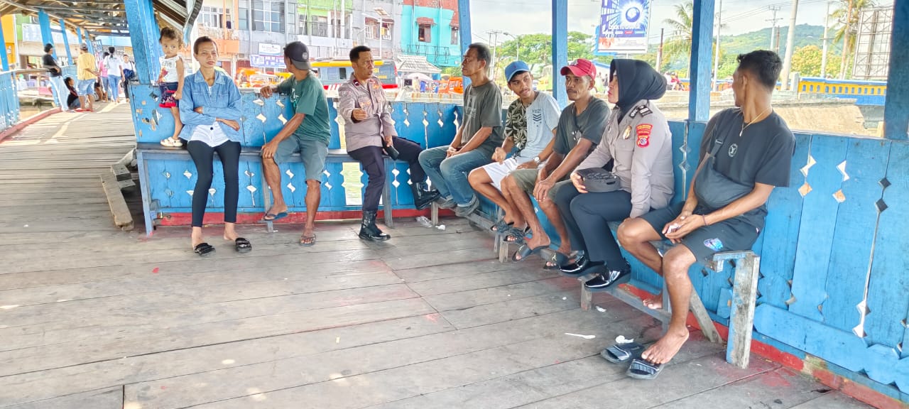 Satt Binmas Polresta Ambon Laksanakan Sambang serta ajak Jaga Kamtibmas di Sekitar Pasar Mardika