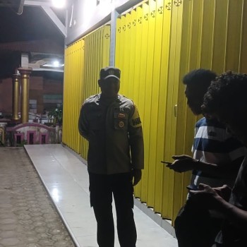 Kegiatan Patroli Sambang Warga Malam Hari Polsek Namrole, Minimalisir Gangguan Kamtibmas
