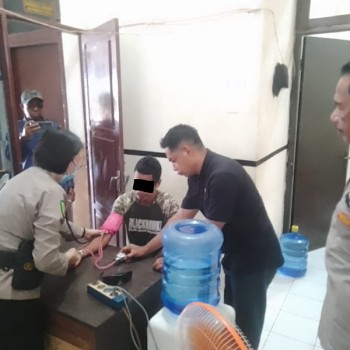 Lakukan pemeriksaan kesehatan, Sidokkes Polres Kepulauan Tanimbar pastikan kesehatan tahanan