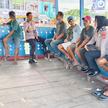 Satt Binmas Polresta Ambon Laksanakan Sambang serta ajak Jaga Kamtibmas di Sekitar Pasar Mardika