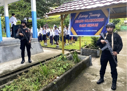 Pers Polda Maluku BKO Polsek Pulau Haruku, Amankan Pelaksanaan Ujian Sekolah di Pulau Haruku