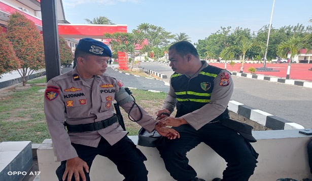 Subsatgas Yankes Operasi Pekat Salawaku 2025 Berikan Pelayanan Kesehatan kepada Personel