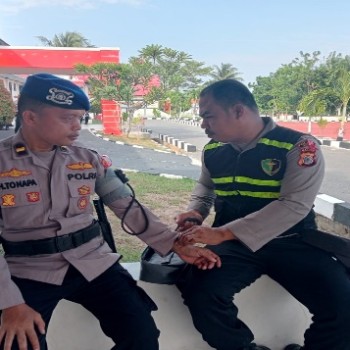 Subsatgas Yankes Operasi Pekat Salawaku 2025 Berikan Pelayanan Kesehatan kepada Personel