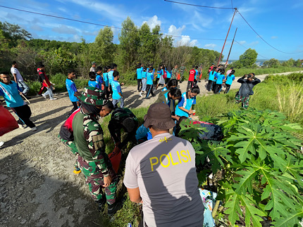 Jalin Sinergitas TNI-Polri, Jajaran Polres Kepulauan Tanimbar ikut kegiatan Karya Bakti