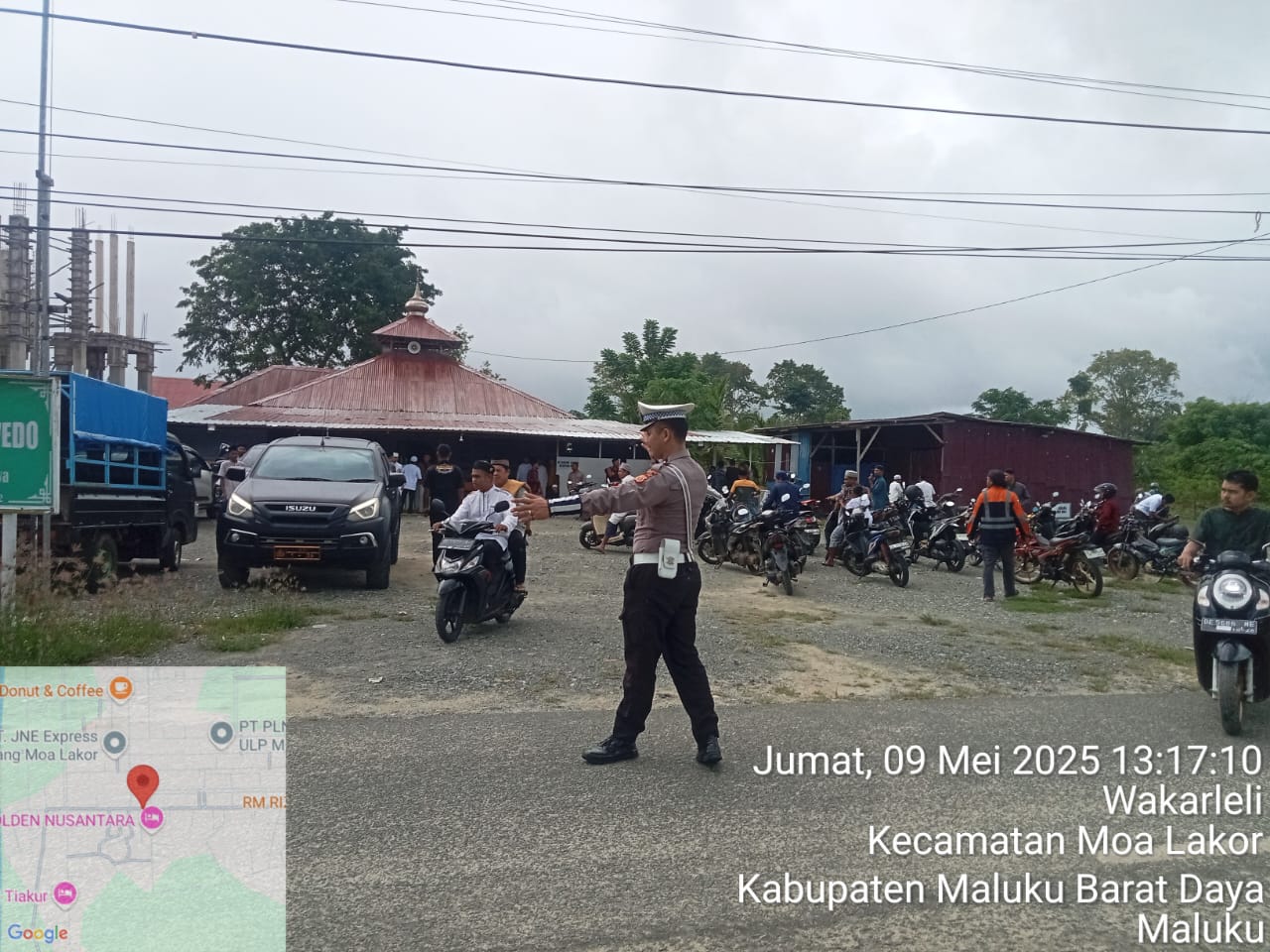 Sat Lantas Polres Maluku Barat Daya Maksimalkan Pengamanan Sholat Jumat di Masjid Nurul Iman Kalwedo