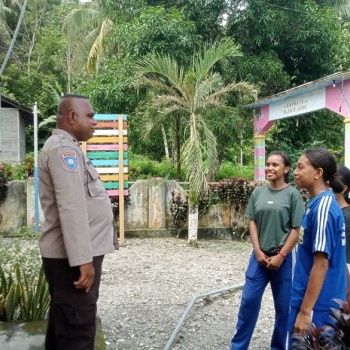 Bhabinkmatibmas Polsek Amahai Gelar Sambang Kamtibmas