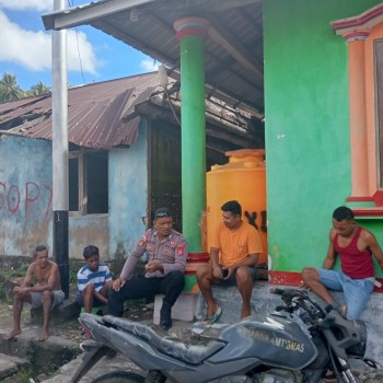 Bhabinkamtibmas Bripka Tiotor Himbau Warga Pelihara Situasi Kamtibmas Yang Kondusif