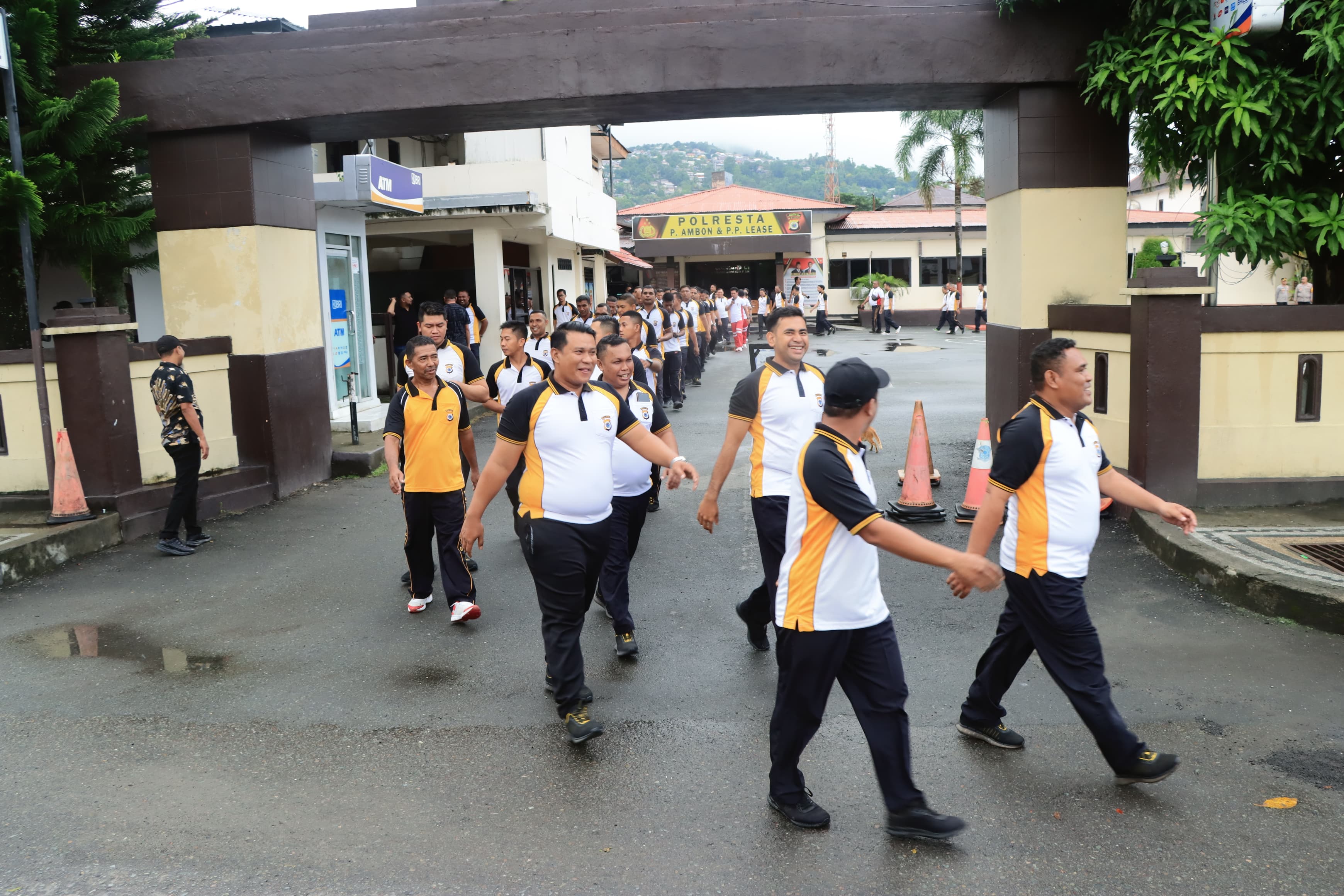 Kepolisian Resor Kota Ambon Gelar Olahraga Bersama untuk Jaga Kebugaran Fisik