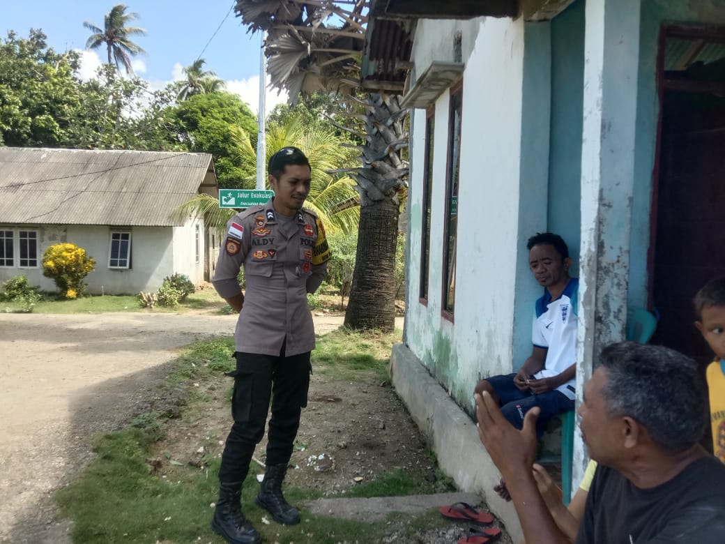 Bhabinkamtibmas Briptu Mosse Sosialisasikan Kamtibmas Kepada Masyarakat